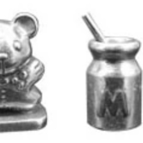 Hello Kitty Collector’s Edition Monopoly Board Game - Picture 7 of 10